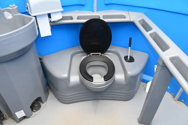 Best Luxury portable toilet rental  in Clarence, IA